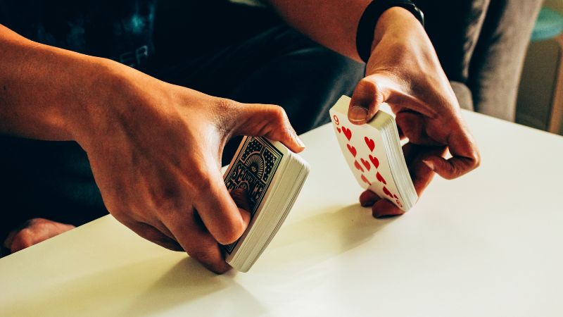 5 Cách tráo bài bịp ăn tiền đối thủ